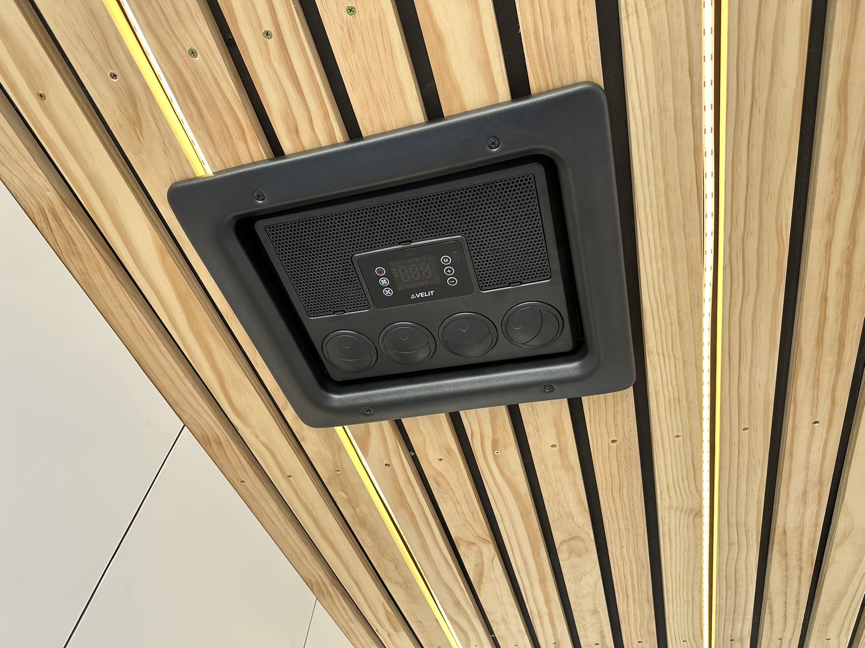 Velit 2000R Mini - 12V/48V Rooftop Air Conditioner